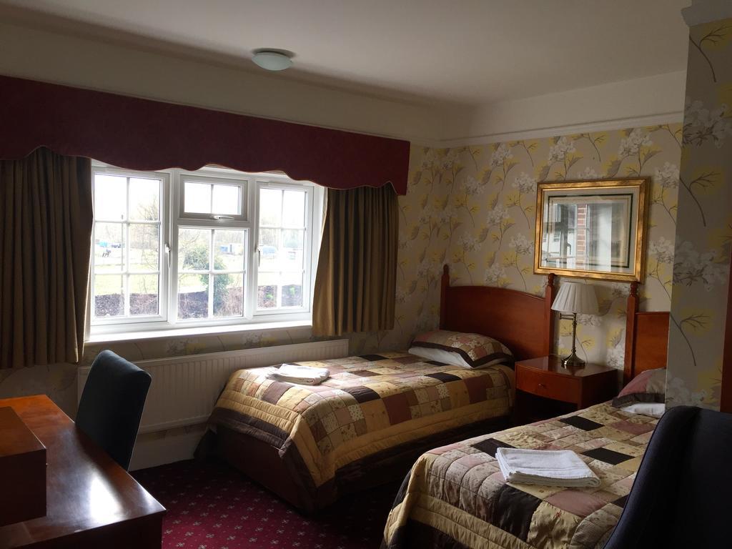 The Royal Standard Guest House Virginia Water Exterior foto