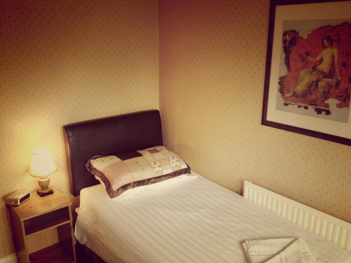 The Royal Standard Guest House Virginia Water Habitación foto